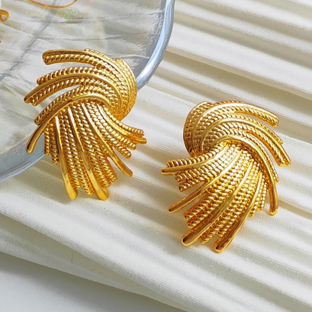 Leaf earrings - Picture 3 of 3